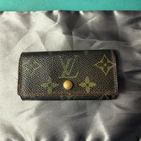 Louis Vuitton Monogram Key Holder - Picture 1 of 7